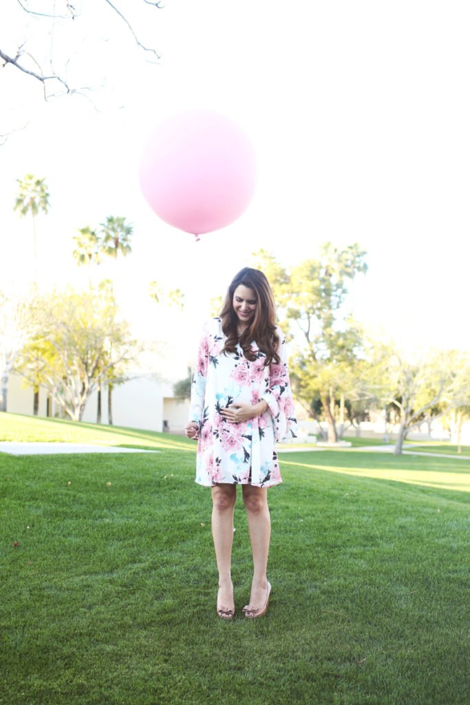 Pregnancy announcement idea, oversized pink balloon. Click to see the rest of the pics from this baby announcement shoot!