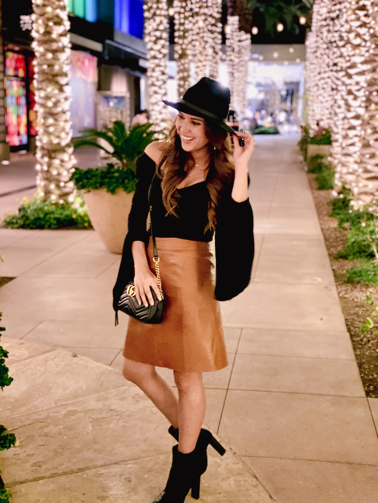 faux leather skirt outfit 