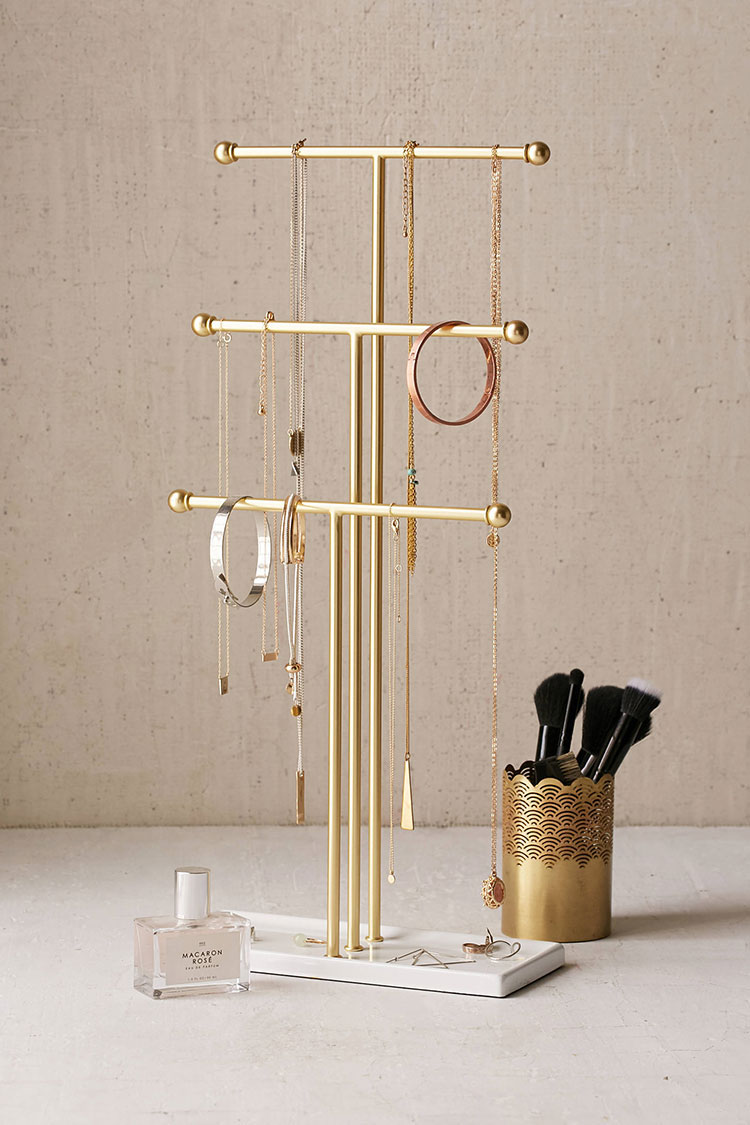 trigged tabletop jewelry stand