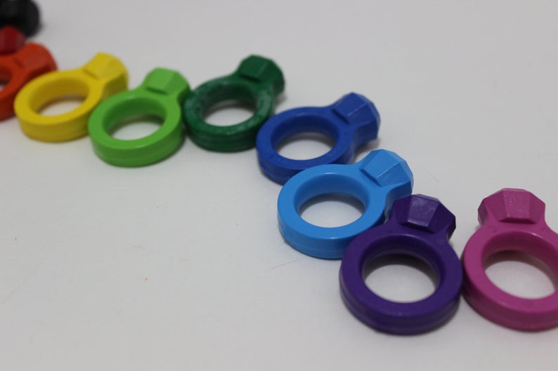 ring-shaped crayons for wedding