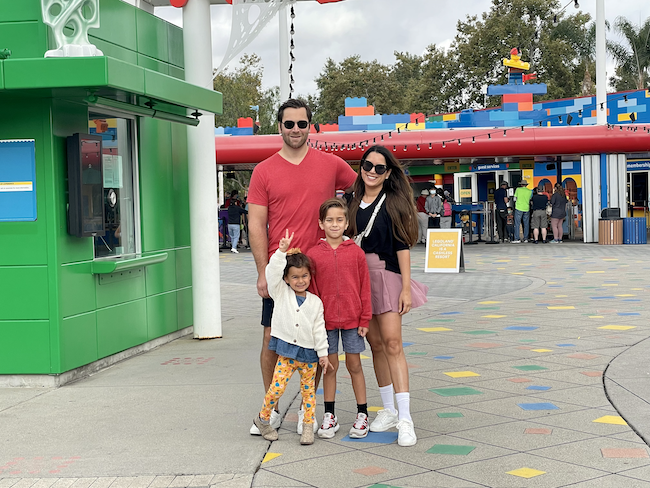 what to wear to legoland cute theme park outfit ideas