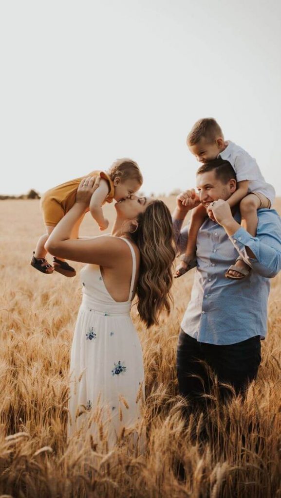 Summer family photoshoot outfit ideas, floral and blue