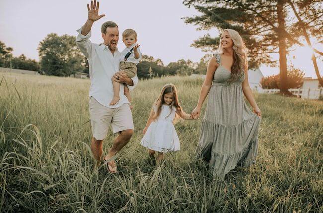 Summer family photoshoot outfits, white and green