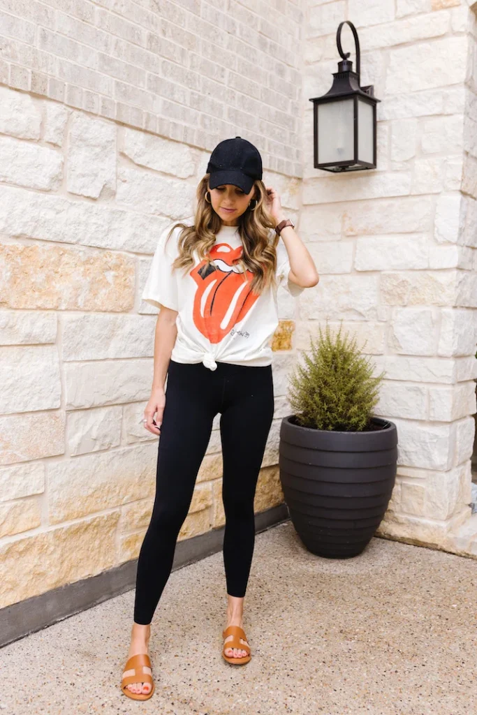 graphic tee to wear with leggings 