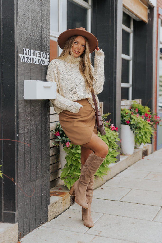 trendy fall skirt outfit with chunky sweater