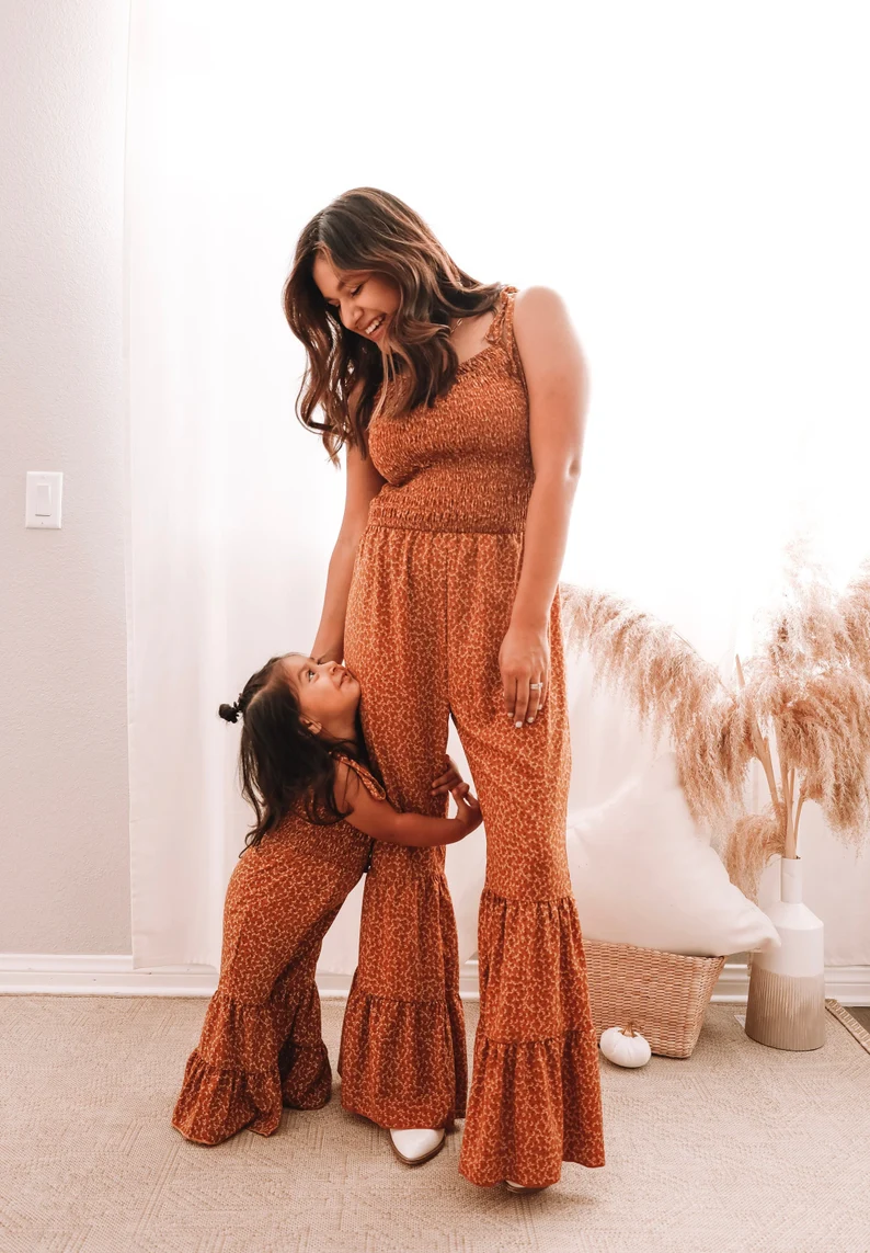 35+ Cute Matching Thanksgiving Outfits for Mommy and Me Twinning