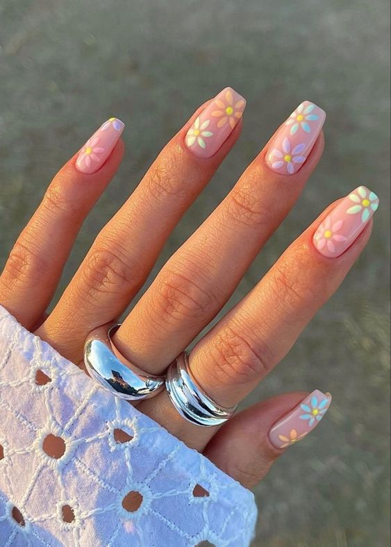 Top 20+ Floral Nail Designs for Spring 2024 that you can't Miss Out On