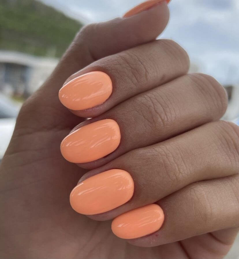 Light orange nail inspo for summer