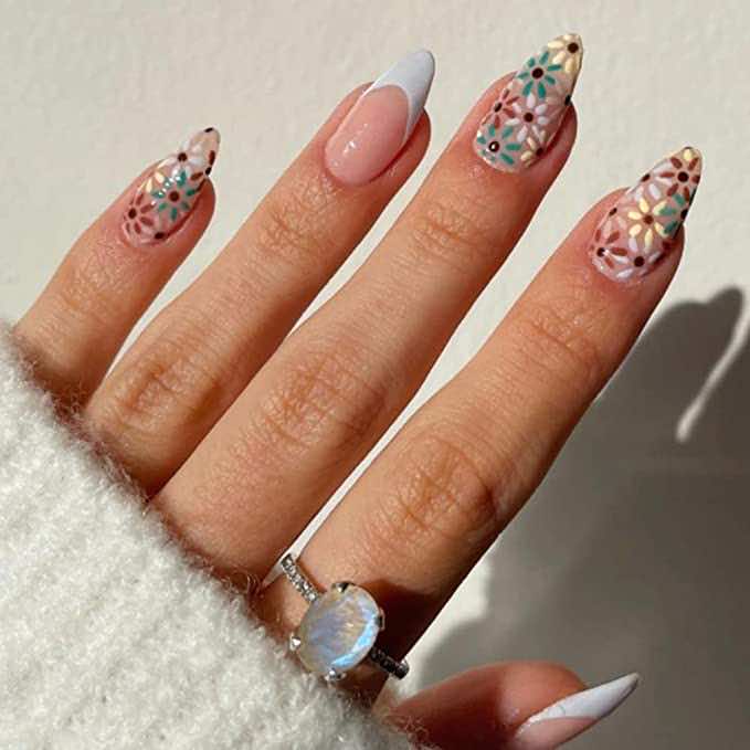 Press on nails for summer in muted tone florals