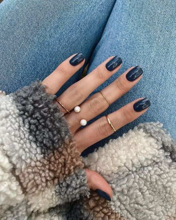 deep navy blue nails for fall