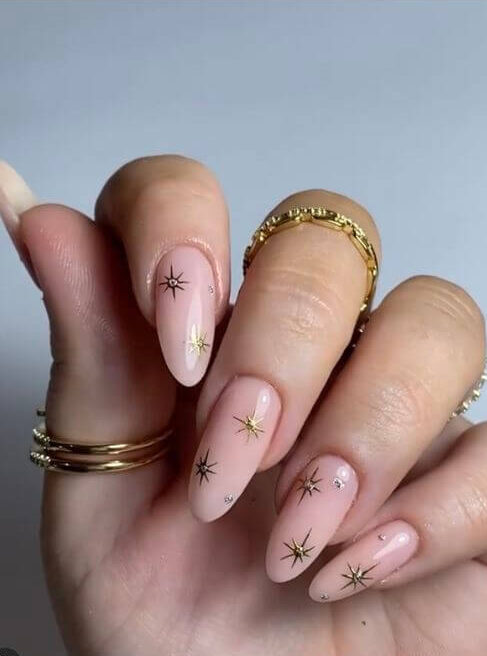 chic star nail art ideas for Christmas