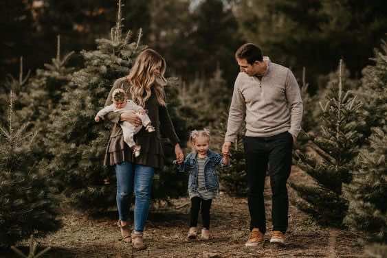 neutral outfits for winter photoshoots