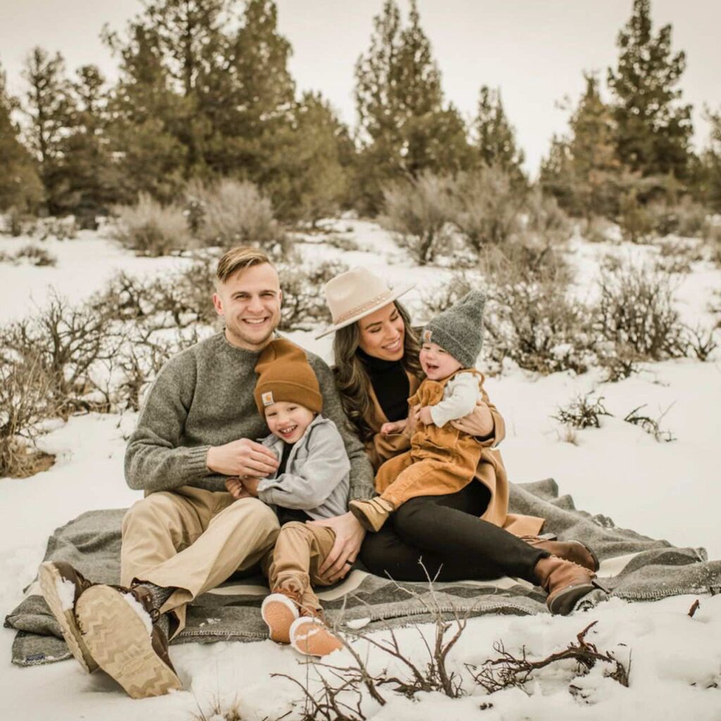 sage green winter family photoshoot ideas for outfits 