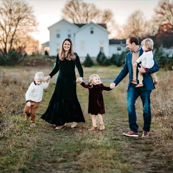 jewel tone winter family photoshoot idea