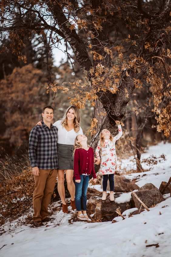 winter season photoshoot outfits for family pictures