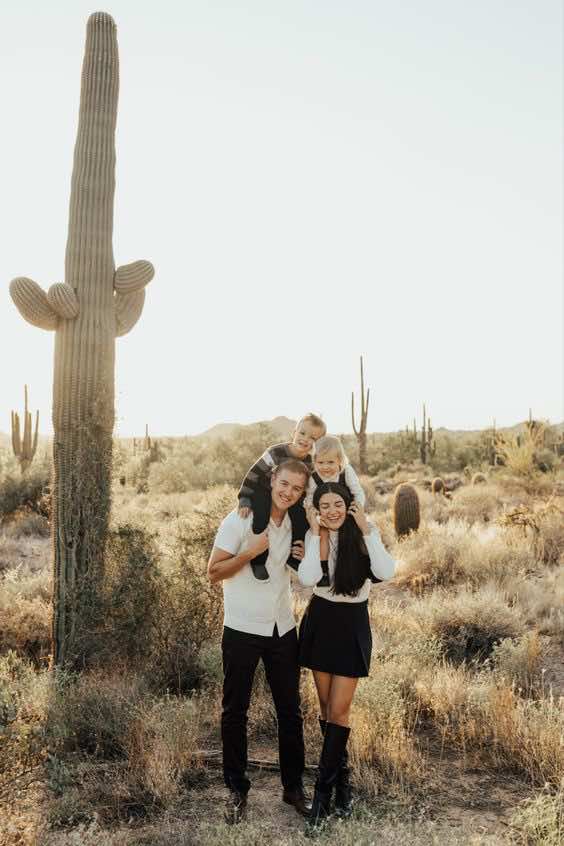 simple black and white winter family photoshoot idea