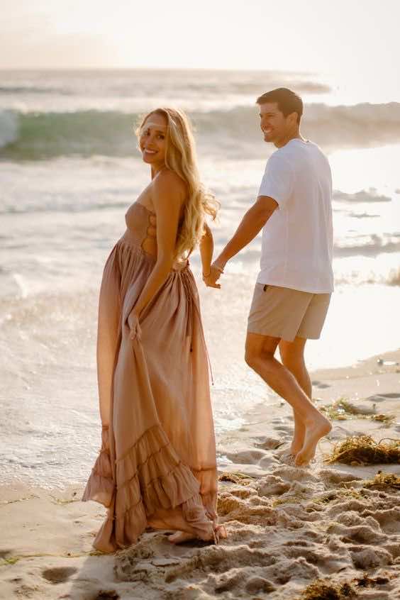 beachy couples maternity photoshoot ideas 