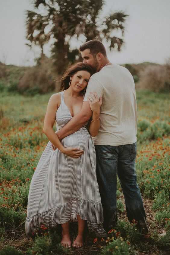 couples maternity photoshoot ideas 