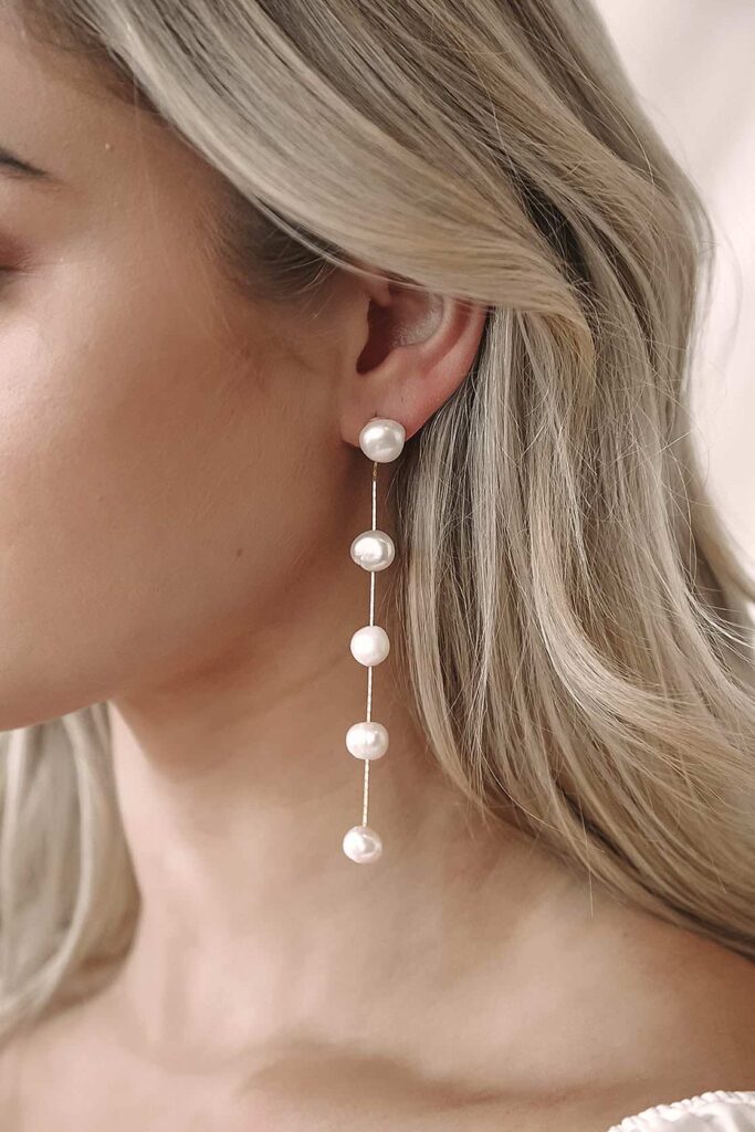 pearl drop earring for Oscar party outfit inspiration