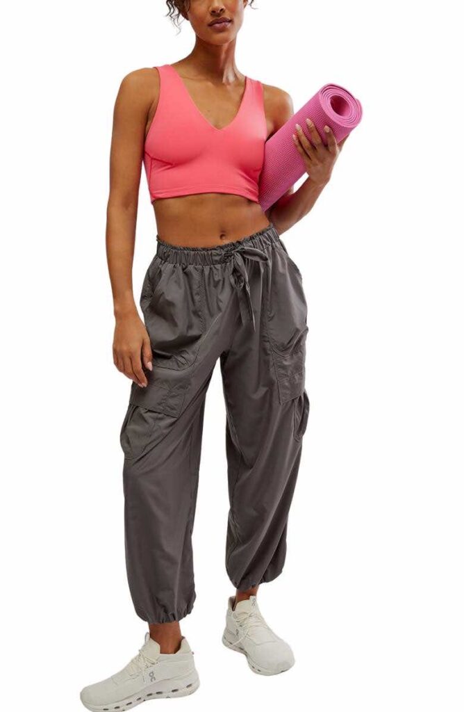 cute athleisure cargo pants outfit