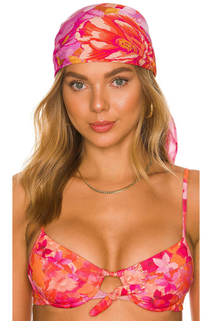how to wear a silk scarf in summer 