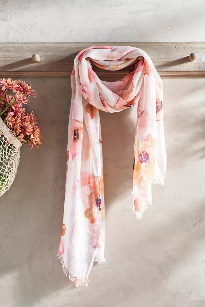 how to wear a scarf in the summer 