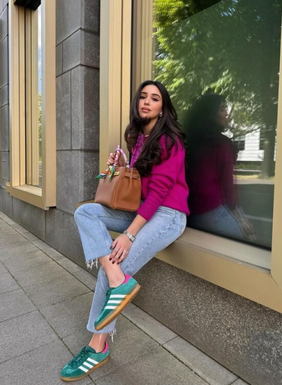 green sneakers with jeans outfit