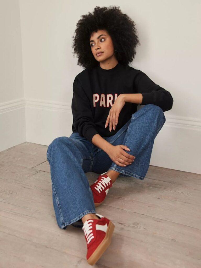 red sneakers with jeans outfit