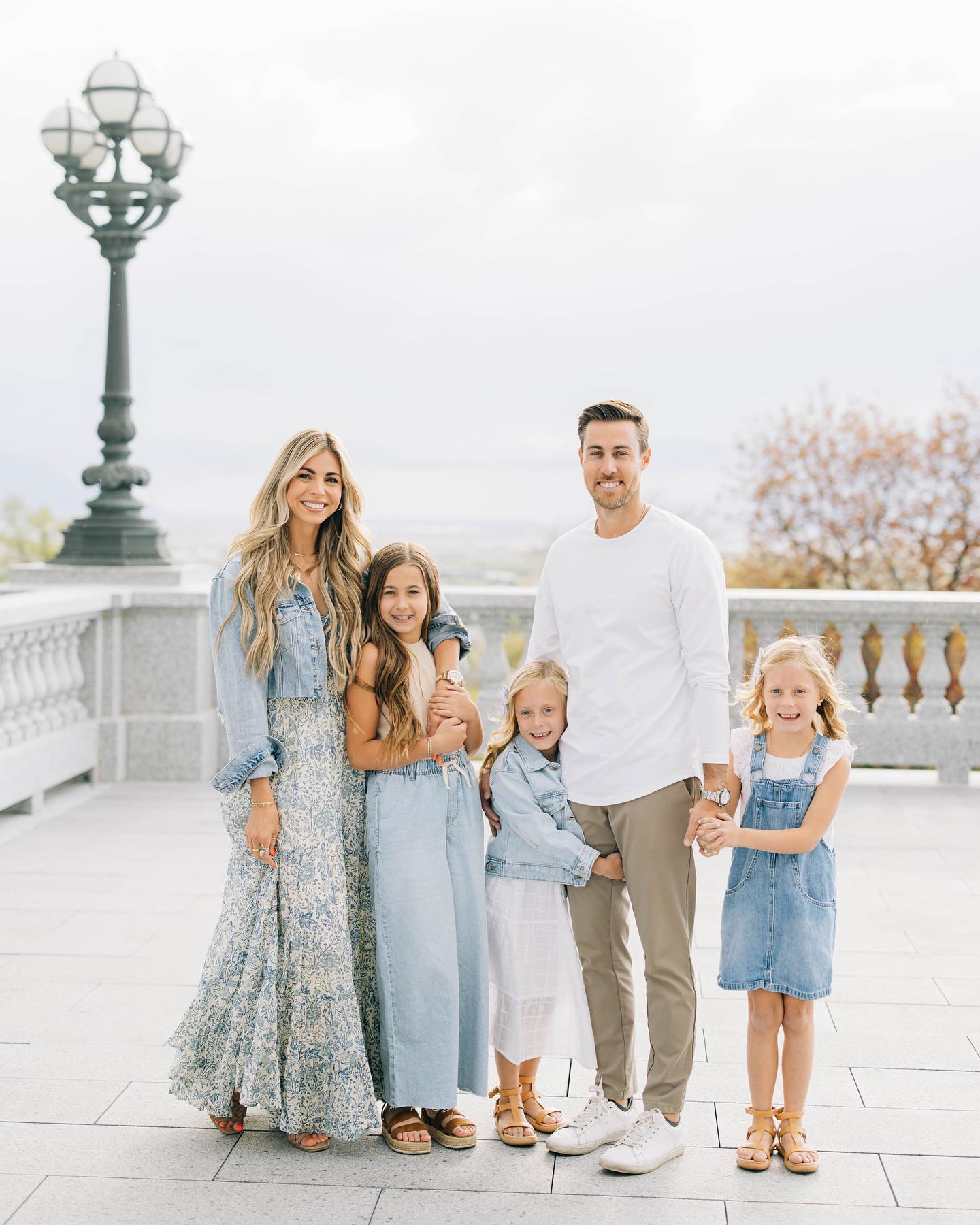 spring family photoshoot ideas