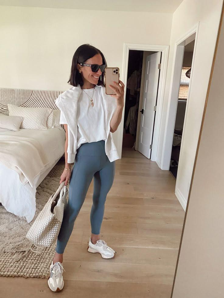 25+ Cute & Casual Baseball Mom Outfits